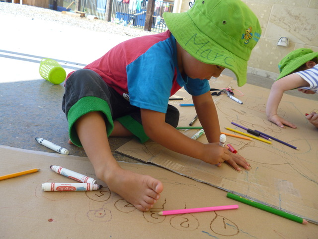 Drawing on a big piece of box 1 四月 2014