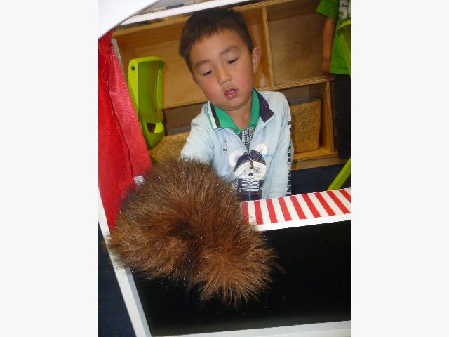 Playing with the puppets is fun! 2 十二月 2014